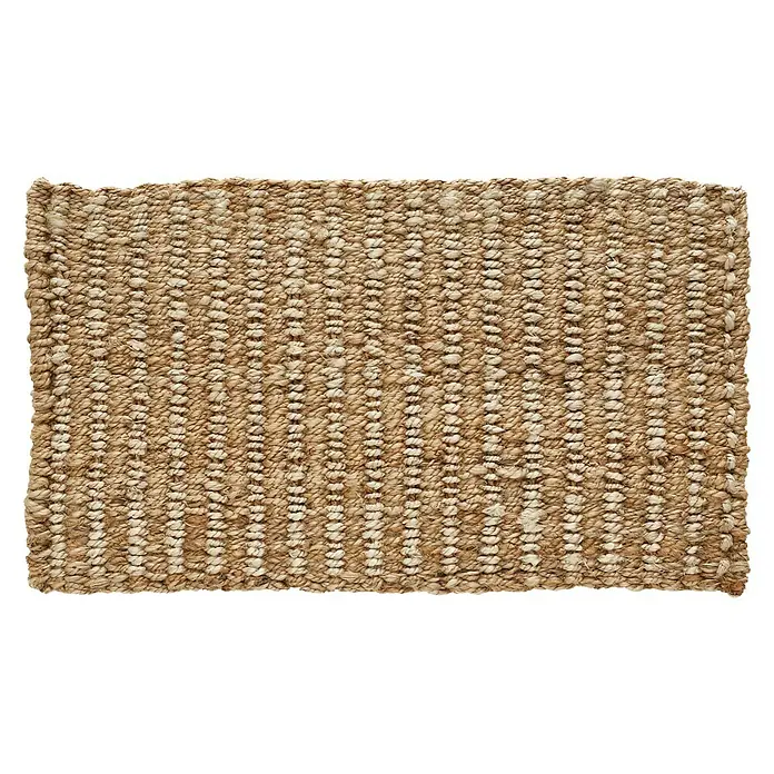 Fußmatte Akanda - Braun, 40 x 60 cm - Nahaufnahme eines rechteckigen Teppichs mit einem hellbraunen und cremefarbenen Zickzackmuster, ideal für rustikale Dekore.