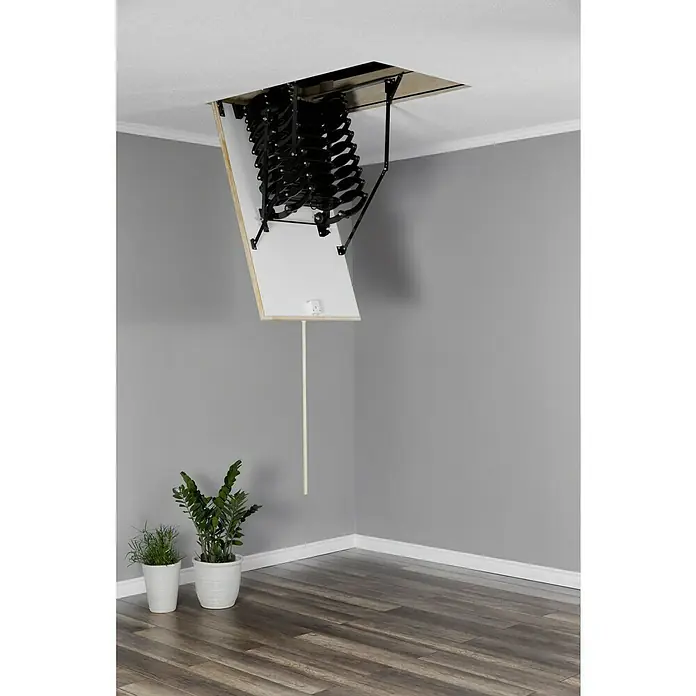 Escalera escamoteable Thermo - 130 x 70 cm, Aislamiento térmico: 1,9 W/(m²K) - Una escalera plegable para ático con mecanismo de tijera negro cuelga del techo, facilitando el acceso al espacio del ático.