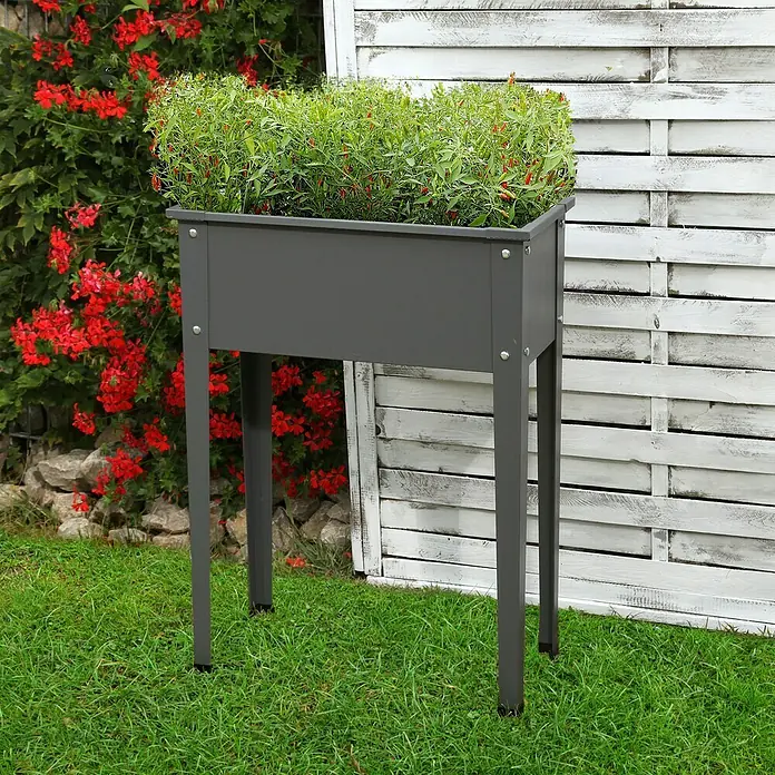Floraworld Hochbeet - 80 x 60 x 30 cm, Metall, Anthrazit - Die erhöhte, graue Pflanzkiste mit grünen Pflanzen und roten Akzenten ist ideal für Garten oder Terrasse. Das Hochbeet ist ein echter Hingucker.