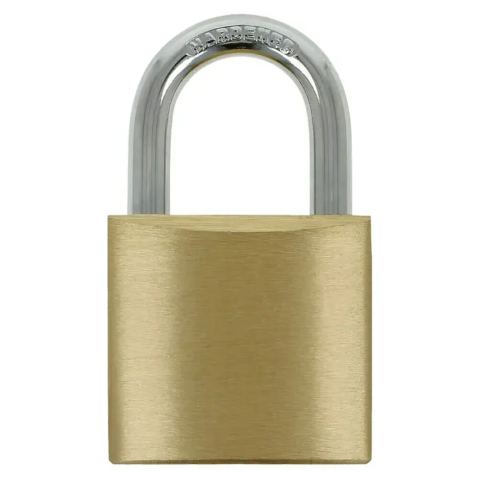 Stabilit Vorhängeschloss-Set - 4 Stk., Breite: 30 mm, Stahl - Nahaufnahme eines goldenen Vorhängeschlosses mit einem silbernen Bügel, der die Aufschrift "HARDENED" trägt und Sicherheit und Schutz bietet.