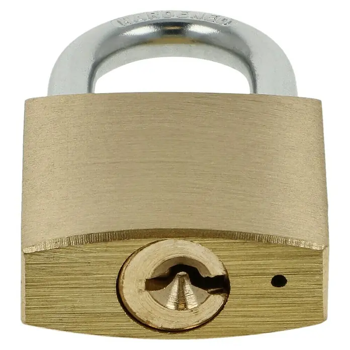 Stabilit Candado - Ancho: 30 mm, Material estribo: Acero - Primer plano de un candado de latón con un grillete de acero endurecido, ideal para aplicaciones de seguridad.