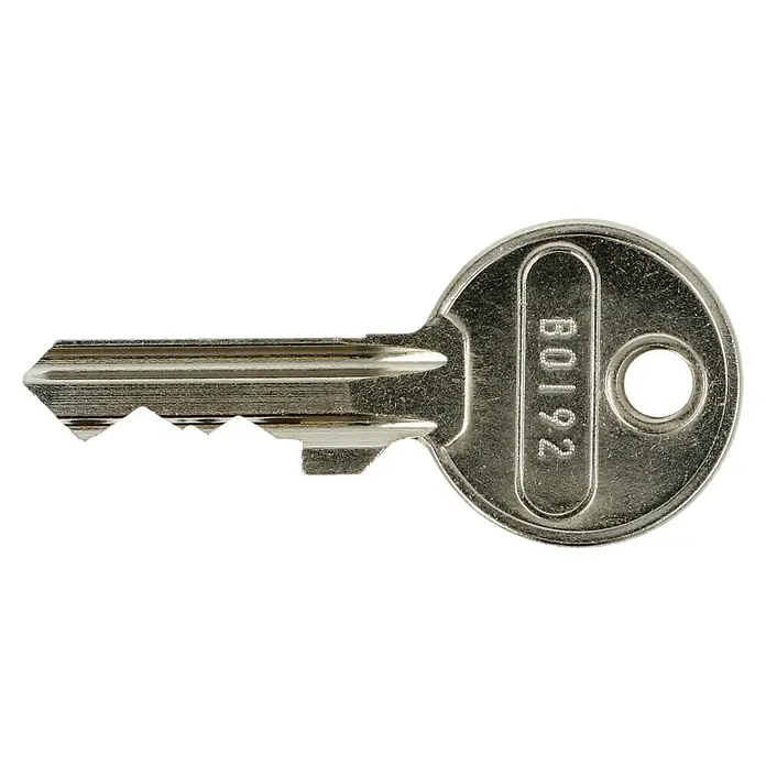 Abus Diskusschloss 24 IB / 60 - B x H: 60 x 60 mm, Bügelstärke: 8 mm, Edelstahl - Detailaufnahme eines silberfarbenen Schlüssels mit Zacken und der Aufschrift "B0192", freigestellt auf schwarzem Hintergrund.