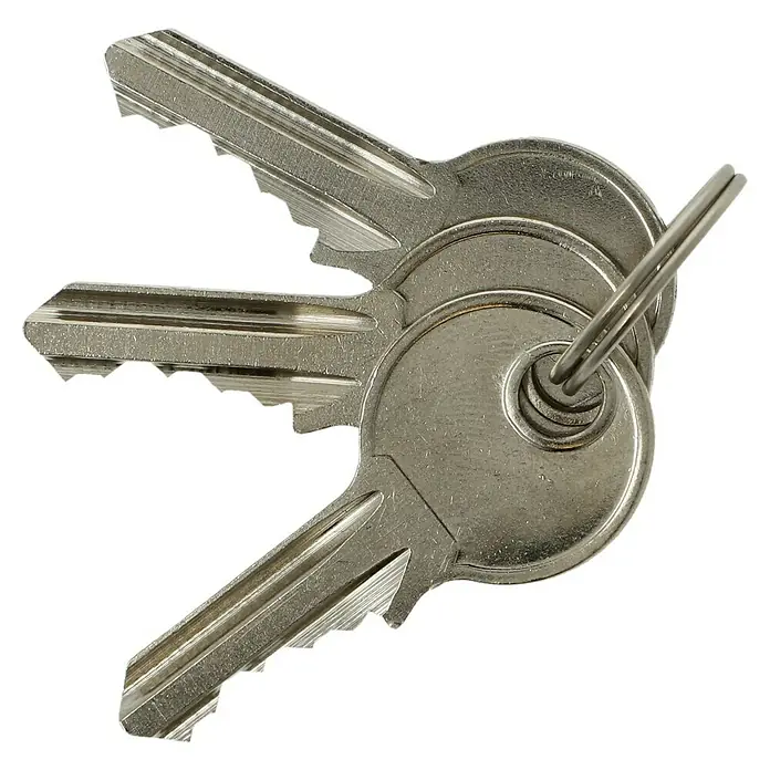 Stabilit VorhängeschlossBreite: 30 mm, Material Bügel: Stahl - Das Bild zeigt einen Schlüsselbund mit drei silbernen Schlüsseln, die an einem Metallring befestigt sind, vor einem schwarzen Hintergrund.