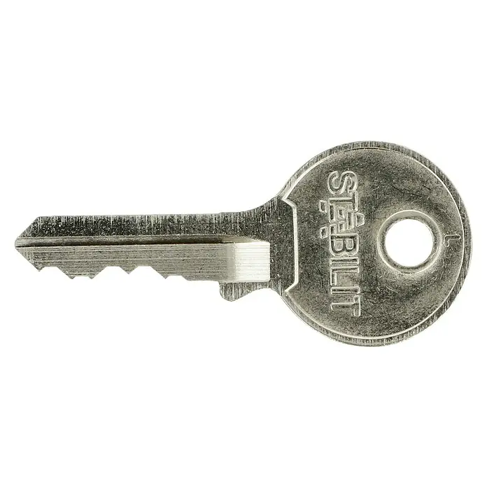 Stabilit Vorhängeschloss-Set M40-2 Gleichschließend - Breite: 40 mm, 2 Stk. - Nahaufnahme eines silbernen Stabilit-Schlüssels auf schwarzem Hintergrund. Der Schlüssel hat einen runden Kopf und einen gezackten Bart.