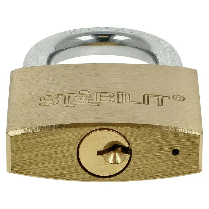 Stabilit Vorhängeschloss M50 - Breite: 50 mm, Bügelstärke: 8 mm - Nahaufnahme eines STABILIT Vorhängeschlosses mit silbernem Bügel und Messinggehäuse.
