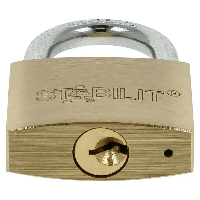 Stabilit Vorhängeschloss M40 - Breite: 40 mm, Bügelstärke: 6,3 mm - Nahaufnahme eines Messing-Vorhängeschlosses der Marke Stabilit, das Sicherheit und Zuverlässigkeit für verschiedene Anwendungen bietet.