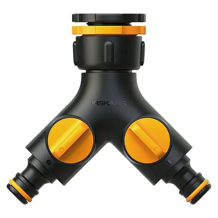 Fiskars 2-Wege-Ventil - Gewindegröße Wasserhahn: 33,3 mm (1″), 26,5 mm (¾″), 21 mm (½″) - Schwarzer Fiskars-Gartenschlauchverteiler mit gelben Akzenten zur Aufteilung des Wasserdurchflusses für effiziente Gartenbewässerung.