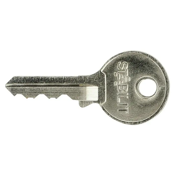 Stabilit Vorhängeschloss-Set A40-2 Gleichschließend - 2 Stk., Breite: 40 mm - Nahaufnahme eines silbernen Stabilit-Schlüssels mit gezacktem Bart und rundem Griffloch vor schwarzem Hintergrund.