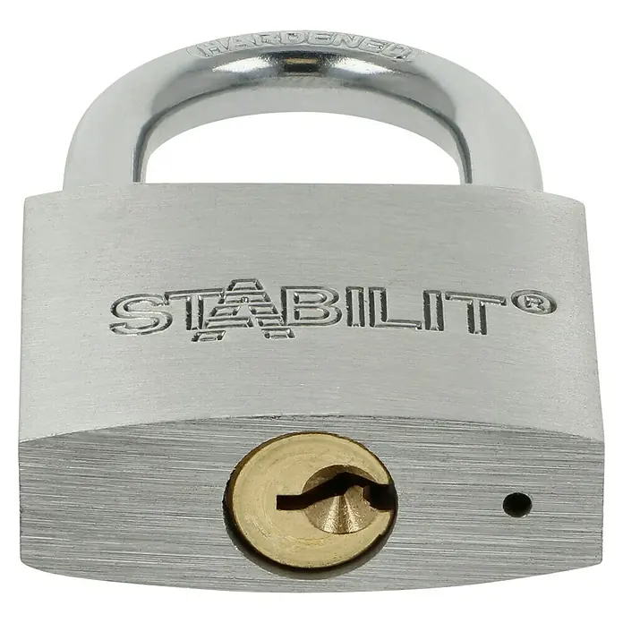 Stabilit Vorhängeschloss-Set A40-4 Gleichschließend4 Stk., Breite: 40 mm - Nahaufnahme eines silberfarbenen STABILIT® Vorhängeschlosses mit goldenem Zylinder und gehärtetem Bügel.