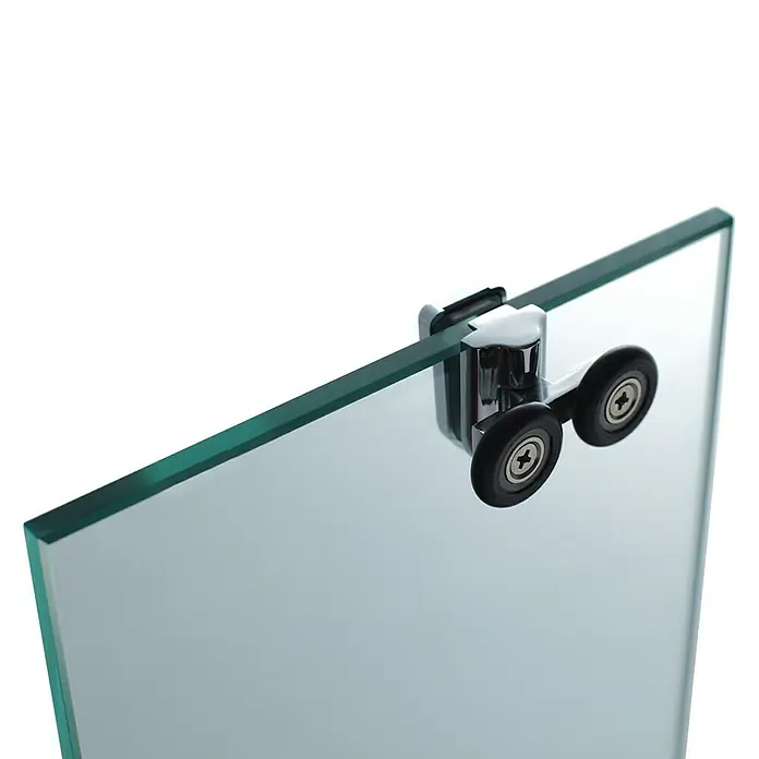 GME Mampara de ducha frontal Prestige Spazio - 140 x 195 cm, Anodizado, Espesor de vidrio: 8 mm, Plata brillo, Vidrio transparente - Primer plano de una puerta corredera de vidrio con suspensión de rodillos, ideal para baños modernos.