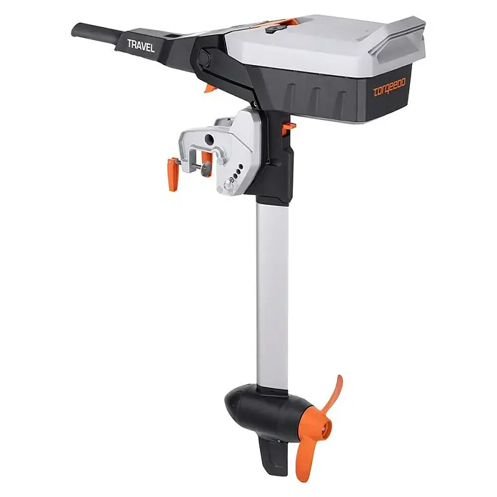 Torqeedo Elektro-Außenbordmotor Travel S - 1.100 W, Pinnensteuerung, Schaftlänge: 625 mm - Torqeedo Travel Elektromotor mit orangenen Akzenten für Boote und Wassersport.