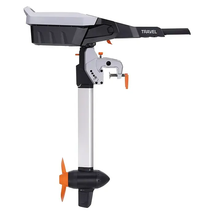 Torqeedo Elektro-Außenbordmotor Travel S - 1.100 W, Pinnensteuerung, Schaftlänge: 625 mm - Das Bild zeigt einen Travel Elektromotor für Boote in Silber, Schwarz und Orange, ideal für umweltfreundliche Bootsfahrten.