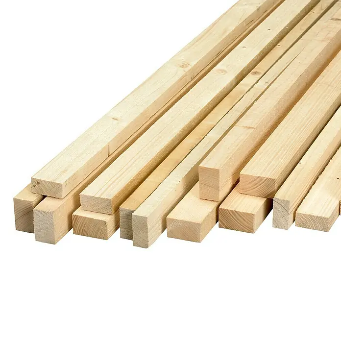Rahmenholz - 200 x 3,8 x 2,4 cm, Fichte - Holzstapel: Ein Haufen von hellen, unbehandelten Holzlatten, ideal für Bauprojekte und Heimwerkerarbeiten.
