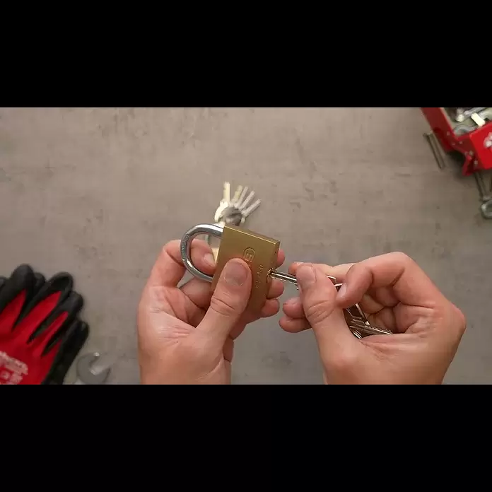 Abus Vorhängeschloss 45/50 - B x H: 48 x 69 mm, Bügelstärke: 7,5 mm, Messing, Anzahl Schlüssel: 5 Stk. - Abus Vorhngeschloss 45/50, 5 Schlssel