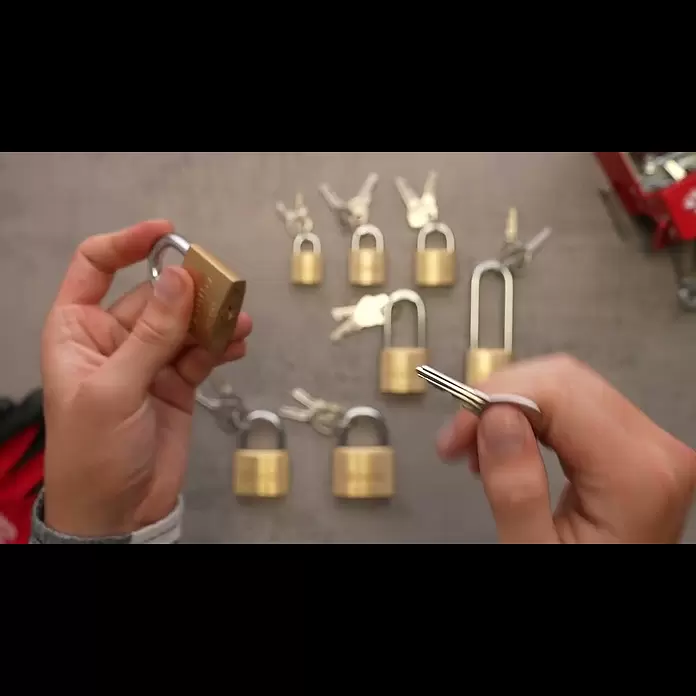 Abus Vorhängeschloss 45/40 - B x H: 39 x 60 mm, Bügelstärke: 6,5 mm, Messing, Anzahl Schlüssel: 2 Stk. - Abus Vorhngeschloss 45/40
