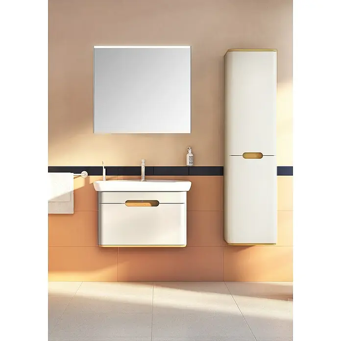 VitrA Sento Badmöbel-Set - 80 cm, Hellgrau, 1 Schublade, Ohne Wäschekorb - Helles Badezimmer mit modernem Waschbeckenunterschrank, Spiegelschrank und Hochschrank in Weiß mit goldenen Akzenten.