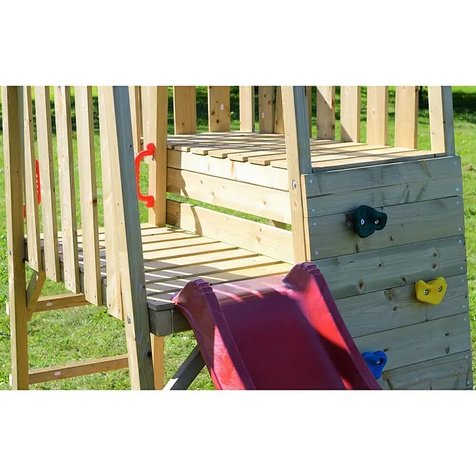 Wendi Toys Kinderspielturm Flamingo - Natur/Rot - Detailaufnahme eines Kinderspielturms mit Rutsche, Kletterwand und rotem Griff für einen aktiven Spielplatzspaß.