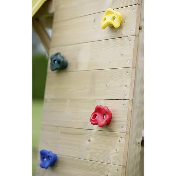Wendi Toys Kinderspielturm Giraffe - Natur/Gelb - Nahaufnahme einer Kletterwand mit bunten Griffen, ideal für Kinder zum Spielen und Trainieren im Freien.