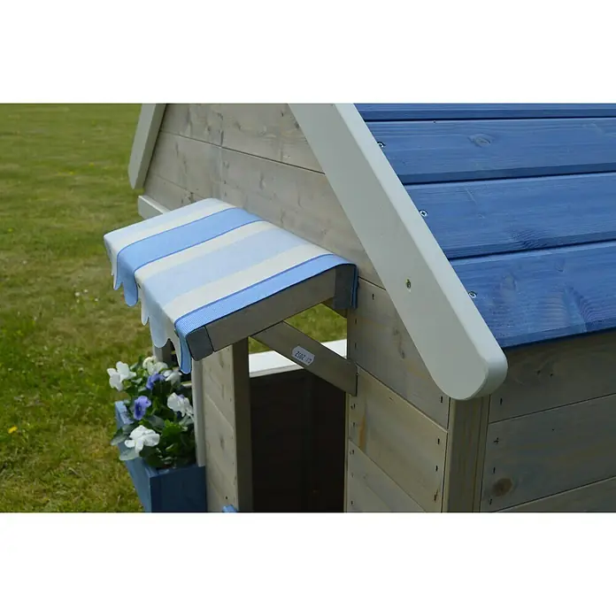 Wendi Toys Spielhaus Delfin - Holz, Natur/Blau - Nahaufnahme eines Holzspielhauses mit blau gestreiftem Sonnensegel über dem Eingang und blauem Dach.