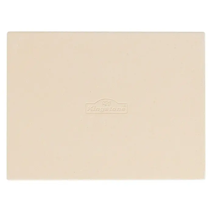 Kingstone Pizzastein - L x B: 30 x 40 cm - Nahaufnahme eines beigen Kingstone Pizzasteins, ideal für knusprige Pizzen im heimischen Ofen oder Grill. Perfekt für Pizza-Liebhaber.