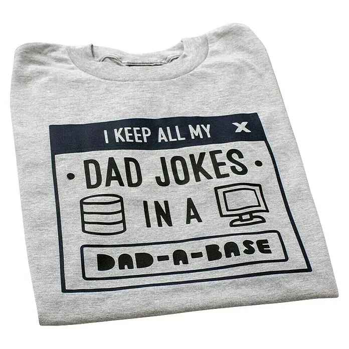 Cricut Vinylfolie Material Starter Bundle - 9 -tlg., Bunt - Graues T-Shirt mit dem Aufdruck "Ich bewahre alle meine Dad Jokes in einer Dad-a-Base".