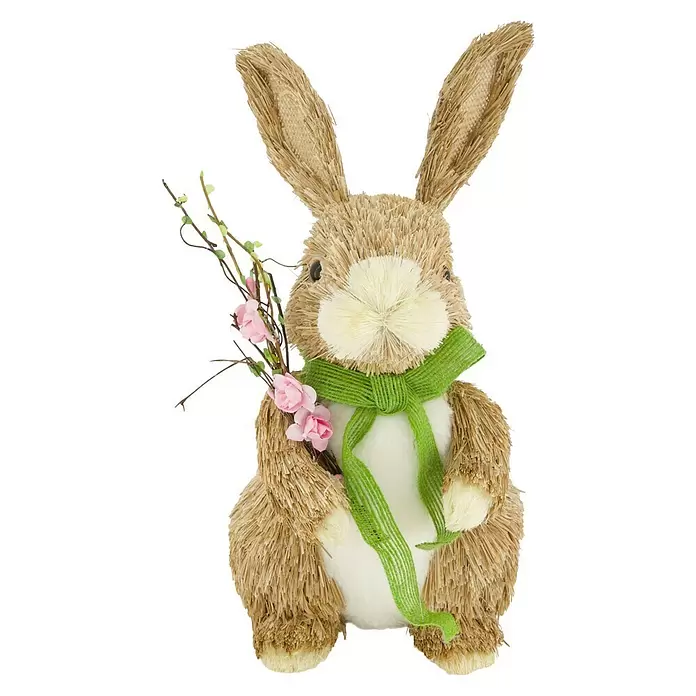 Dekofigur Hase Gustav - 17,5 x 13,5 x 28 cm, Natur/Grün, Naturmaterialien - Osterhase aus Stroh mit grünem Band und rosa Blumen auf Zweigen.