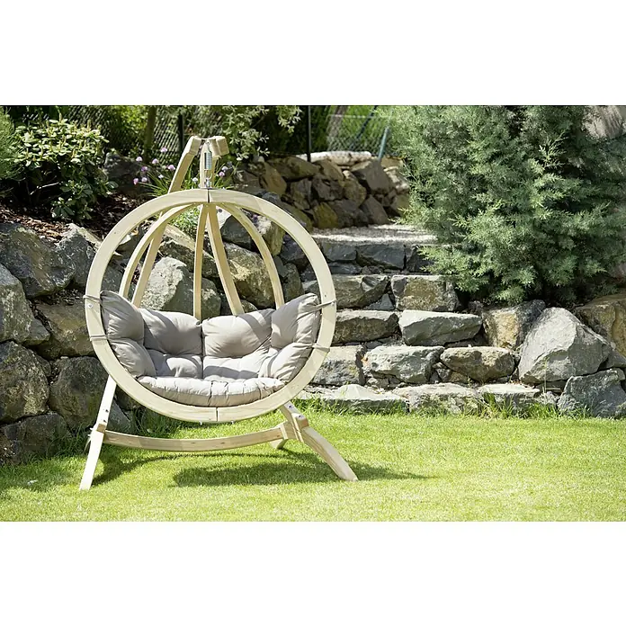 Amazonas Hängesessel Globo Chair - L x B x H: 69 x 118 x 121 cm, Natur/Taupe - Ein schwebender Korb-Sessel mit weichen Kissen lädt im Garten zum Entspannen ein. Der Sessel hängt frei und verspricht Komfort.