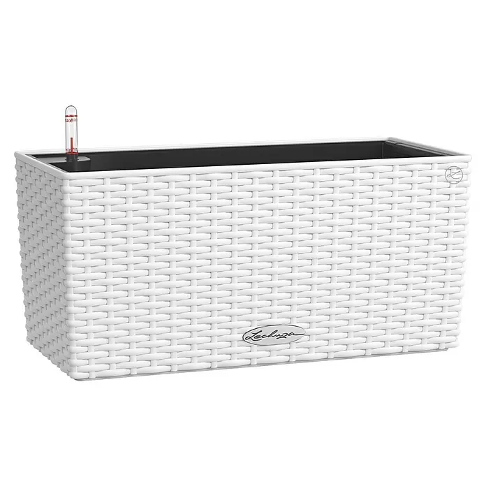 Lechuza Balconera Balkonkasten Cottage - Max. Außenlänge: 40 cm, Weiß - Weißer rechteckiger Pflanzkübel in Korbgeflecht-Optik mit schwarzem Inneneinsatz und Wasserstandsanzeiger.