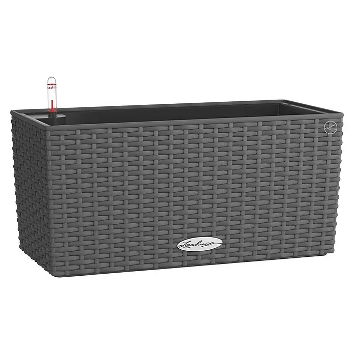 Lechuza Balconera Balkonkasten Cottage - Max. Außenlänge: 40 cm, Granit - Dunkelgrauer rechteckiger Pflanzkübel mit geflochtener Rattan-Optik und integriertem Selbstbewässerungssystem mit Wasserstandsanzeiger.