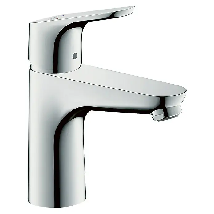 Hansgrohe Focus Waschtischarmatur 100 LowFlow - Chrom, Ausladung Armatur: 157 mm - Ein glänzender, verchromter Wasserhahn mit schlankem Design, ideal für moderne Badezimmer.