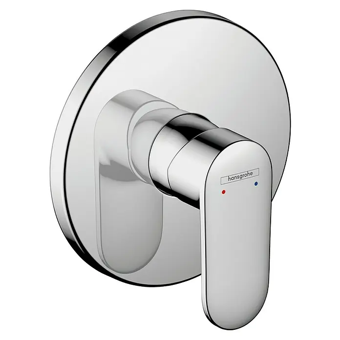 Hansgrohe Vernis Blend UP-Brausearmatur - Chrom, Glänzend - Nahaufnahme eines glänzenden Hansgrohe-Einhebelmischers mit roter und blauer Markierung zur Temperaturregelung.