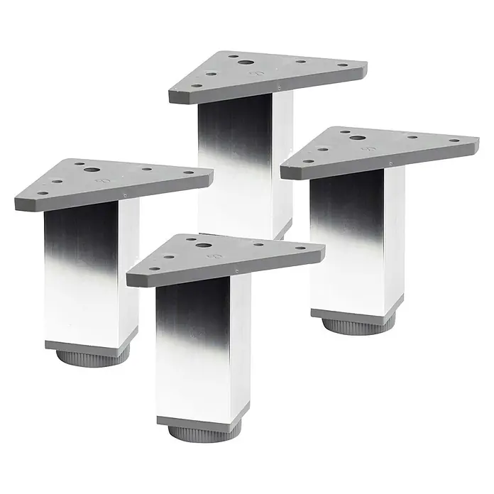 Pata para muebles - L x An x Al: 4 x 4 x 10 cm, Aluminio, 4 ud. - Esta imagen muestra cuatro patas de mueble plateadas y modernas con placas de montaje triangulares sobre un fondo negro.