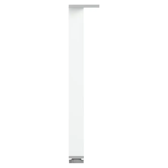 Pata para muebles - L x An x Al: 4 x 4 x 30 cm, Aluminio, Cromo, Cuadrado, 1 ud. - Vista del producto de un moderno sistema de persianas enrollables blancas con una tira final gris para ventanas y puertas.