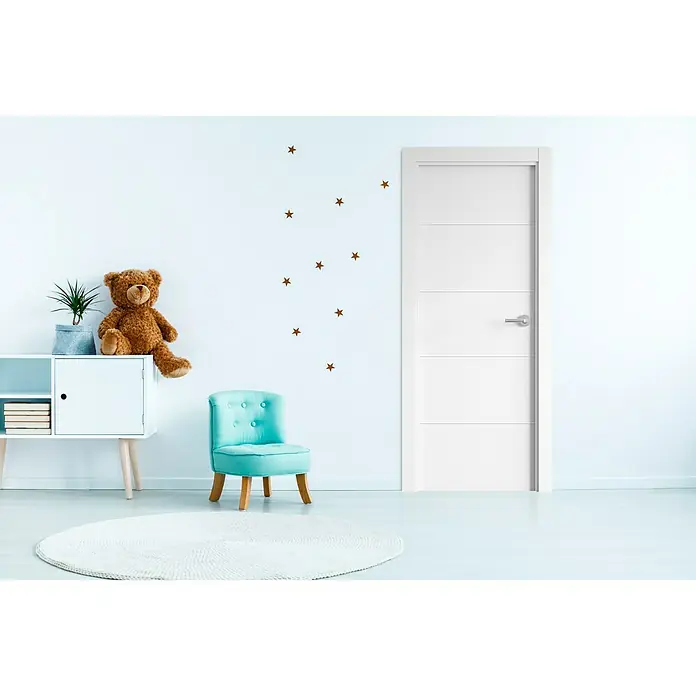 Pack puerta de interior Recife - 72,5 x 203 cm, Izquierda, Blanco - Un elegante diseño de puerta interior blanca con líneas horizontales, ideal para hogares y oficinas modernos.