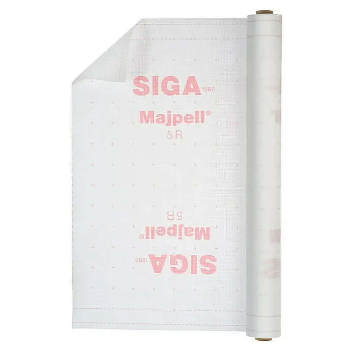 Siga Dampfbremsfolie Majpell 5 R - 30 m², Polyolefin - Nahaufnahme einer SIGA Majpell 5R-Dampfbremsbahn auf einer Rolle, die ihre feuchtigkeitsregulierenden Eigenschaften und Abmessungen hervorhebt.