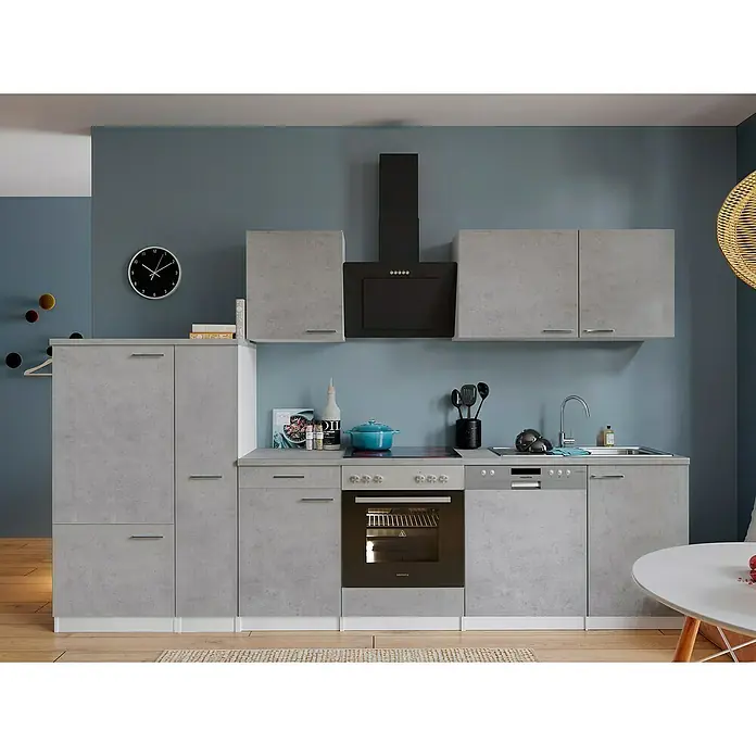 Respekta Küchenzeile Malia Typ 2 - Breite: 310 cm, Beton, Mit Elektrogeräten - Helle Küche mit grauen Schränken, einer Dunstabzugshaube und modernen Geräten für ein stilvolles und funktionales Kocherlebnis.
