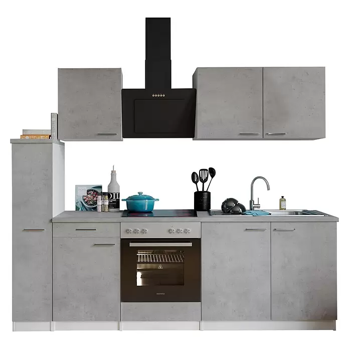 Respekta Singleküche Malia - Breite: 240 cm, Beton, Dekor Arbeitsplatte: Betonoptik - Eine moderne Küchenzeile mit hellgrauen Schränken in Betonoptik, einer schwarzen Dunstabzugshaube und integrierten Geräten wie Backofen, Kochfeld und Spüle.