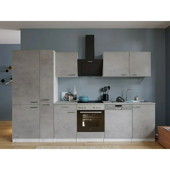 Respekta Küchenzeile Malia Typ 1 - Breite: 310 cm, Beton, Mit Elektrogeräten - Eine moderne Küche mit grauen Schränken, einer schwarzen Dunstabzugshaube und einer Arbeitsplatte mit Spüle und Kochfeld.