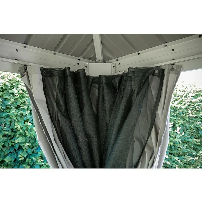 Sojag Standard-Pavillon Messina 10 x 12 - B x T: 363 x 298 cm, Farbe Gestell: Taupe, Aluminium - Nahaufnahme eines Pavillons mit Moskitonetz und Vorhängen, ideal für den Außenbereich.