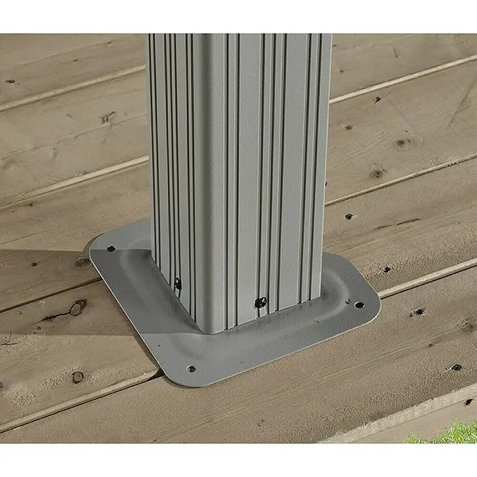Sojag Standard-Pavillon Messina 10 x 12 - B x T: 363 x 298 cm, Farbe Gestell: Taupe, Aluminium - Detailaufnahme einer grauen Terrassenüberdachung mit strukturierten Säulen und einer quadratischen Basis, die auf einem Holzdeck befestigt ist.