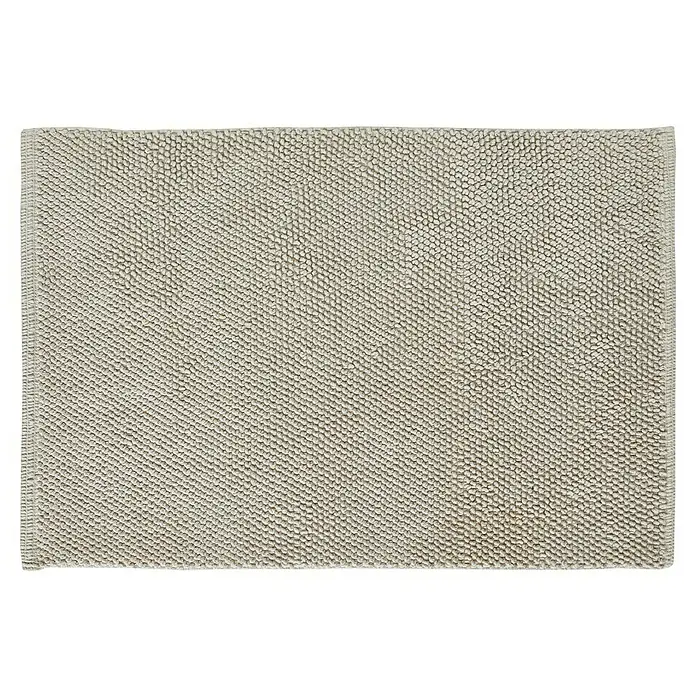 Badteppich Atlanta - 50 x 80 cm, Grau, 100% Baumwolle - Nahaufnahme eines quadratischen, sandfarbenen Badteppichs mit Noppenstruktur auf schwarzem Hintergrund.