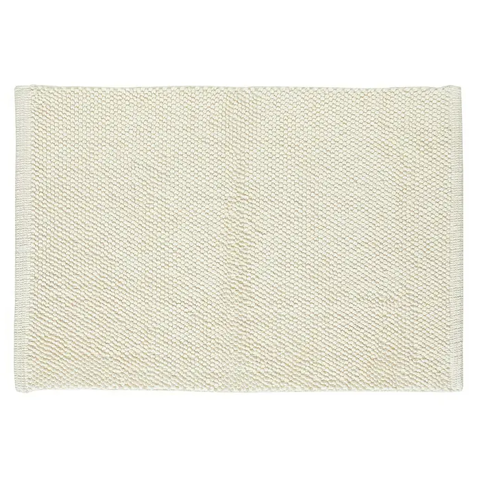 Badteppich Atlanta - 50 x 80 cm, Weiß, 100% Baumwolle - Nahaufnahme eines rechteckigen, cremefarbenen Teppichs mit einer gewebten Textur und schlichtem Rand, ideal für ein gemütliches Ambiente.