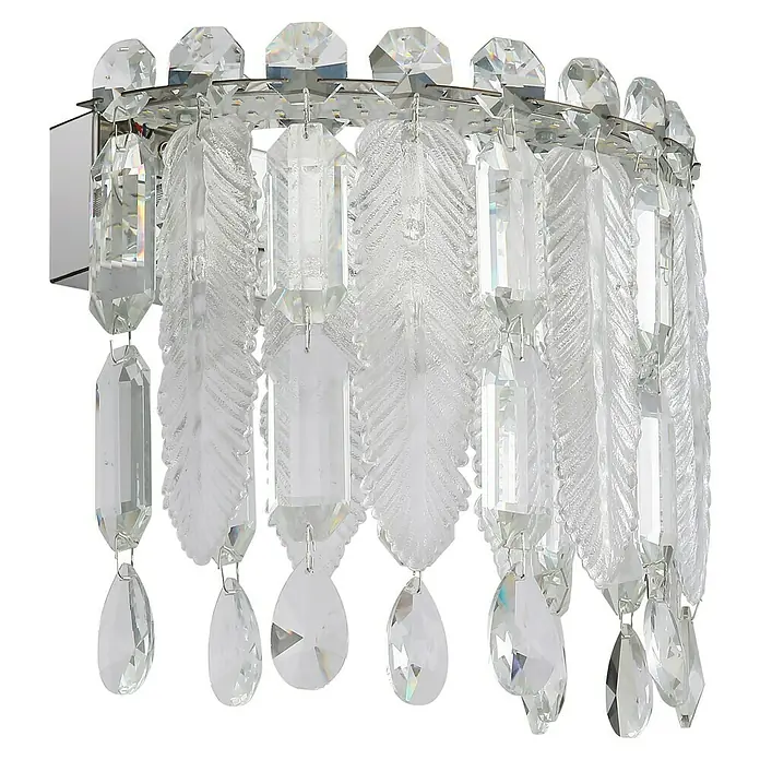 Globo Klunka LED-Wandleuchte - 12 W, L x B x H: 10 x 28 x 24,5 cm, Silber verchromt, Klar, Warmweiß - Nahaufnahme einer dekorativen Wandleuchte mit Kristallverzierungen, die ein elegantes Ambiente erzeugt.