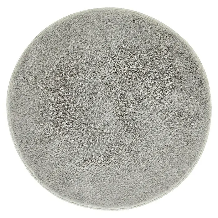 Badteppich Florida - 60 x 60 cm, Grau, 100% Polyester - Nahaufnahme eines runden, flauschigen, grauen Teppichs mit weicher Textur, ideal für Badezimmer oder Schlafzimmer.