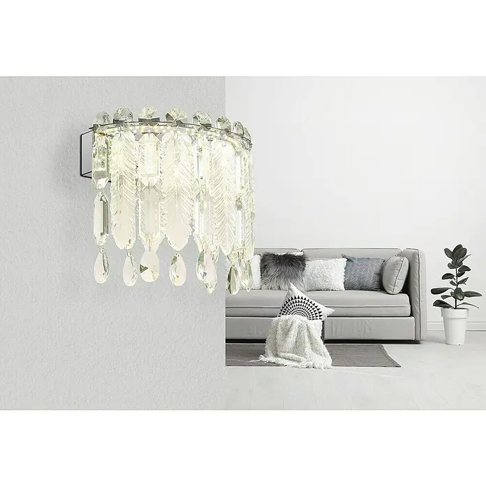 Globo Klunka LED-Wandleuchte - 12 W, L x B x H: 10 x 28 x 24,5 cm, Silber verchromt, Klar, Warmweiß - Nahaufnahme einer Wandleuchte mit Kristallverzierungen, die ein elegantes und luxuriöses Ambiente in einem modern eingerichteten Raum schafft.