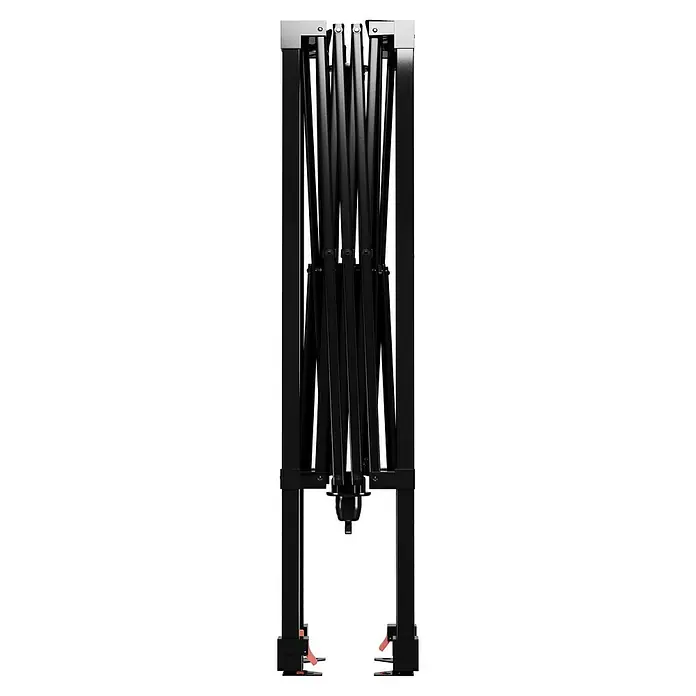 Gardol Folien-Gewächshaus Pop-Up - 240 x 180 x 245 cm, Metall, Kunststoff - Nahaufnahme einer zusammengeklappten, tragbaren Bühnenstruktur mit robustem, schwarzem Rahmen und Metallelementen. Ideal für mobile Events und Auftritte.