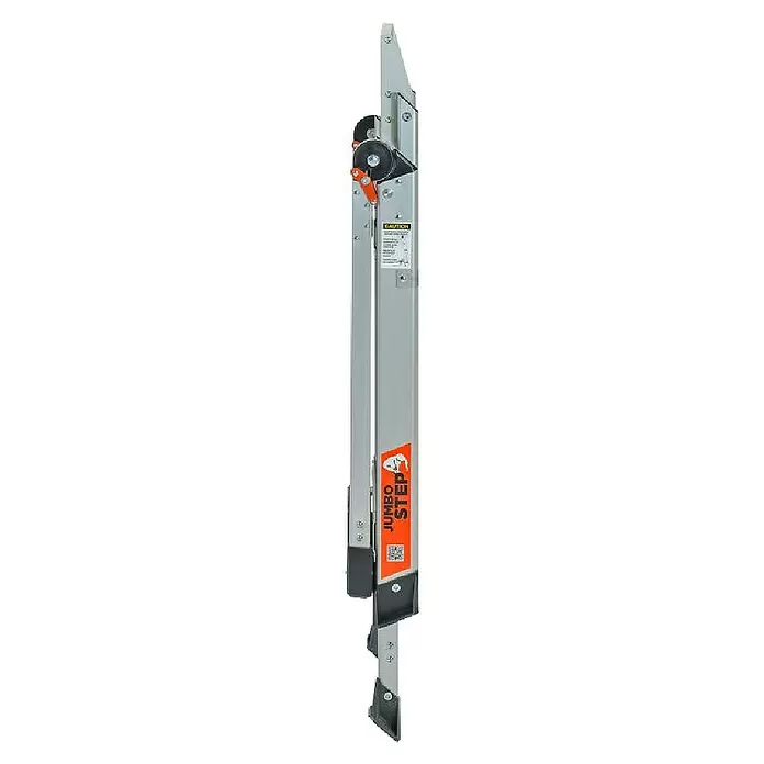 Little Giant Klapptritt Jumbo Step 3 Stufen - Anzahl Tritte: 3 Stk., Arbeitshöhe: 264 cm, Belastbarkeit: 150 kg, Aluminium - Zusammengeklappte silberne Mehrzweckleiter mit orangefarbenen und schwarzen Details.