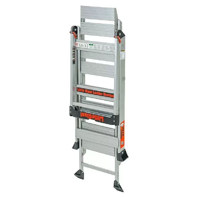 Little Giant Klapptritt Jumbo Step 4 Stufen - Anzahl Tritte: 4 Stk., Arbeitshöhe: 287 cm, Belastbarkeit: 150 kg, Aluminium - Silberne Aluminium-Mehrzweckleiter mit orangefarbenem "Little Giant"-Branding, zusammengeklappt.