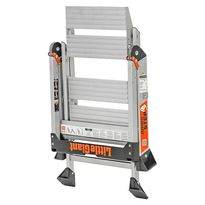 Little Giant Klapptritt Jumbo Step 2 Stufen - Anzahl Tritte: 2 Stk., Arbeitshöhe: 244 cm, Belastbarkeit: 150 kg, Aluminium - Silberne Little Giant Jumbo Step Klappleiter mit breiten, rutschfesten Stufen und orangen Akzenten, kompakt verstaut.