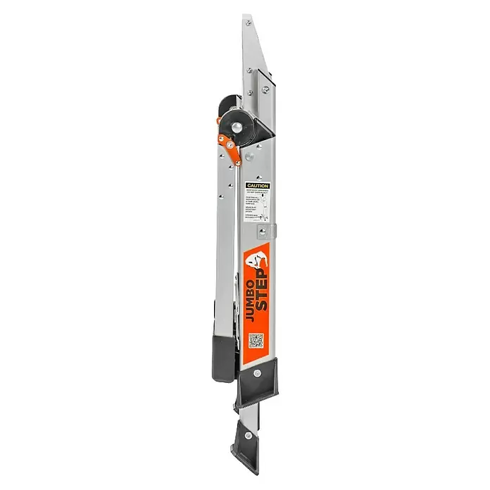 Little Giant Klapptritt Jumbo Step 2 Stufen - Anzahl Tritte: 2 Stk., Arbeitshöhe: 244 cm, Belastbarkeit: 150 kg, Aluminium - Geklappte silberne Gelenkleiter mit schwarzen und orangen Details.
